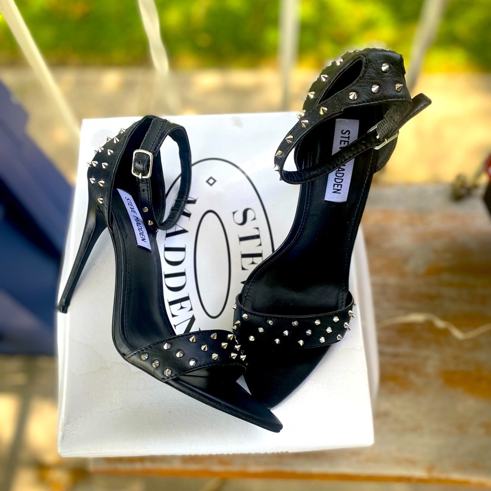 🖤 Steve Madden - Shea Black with studs 🖤